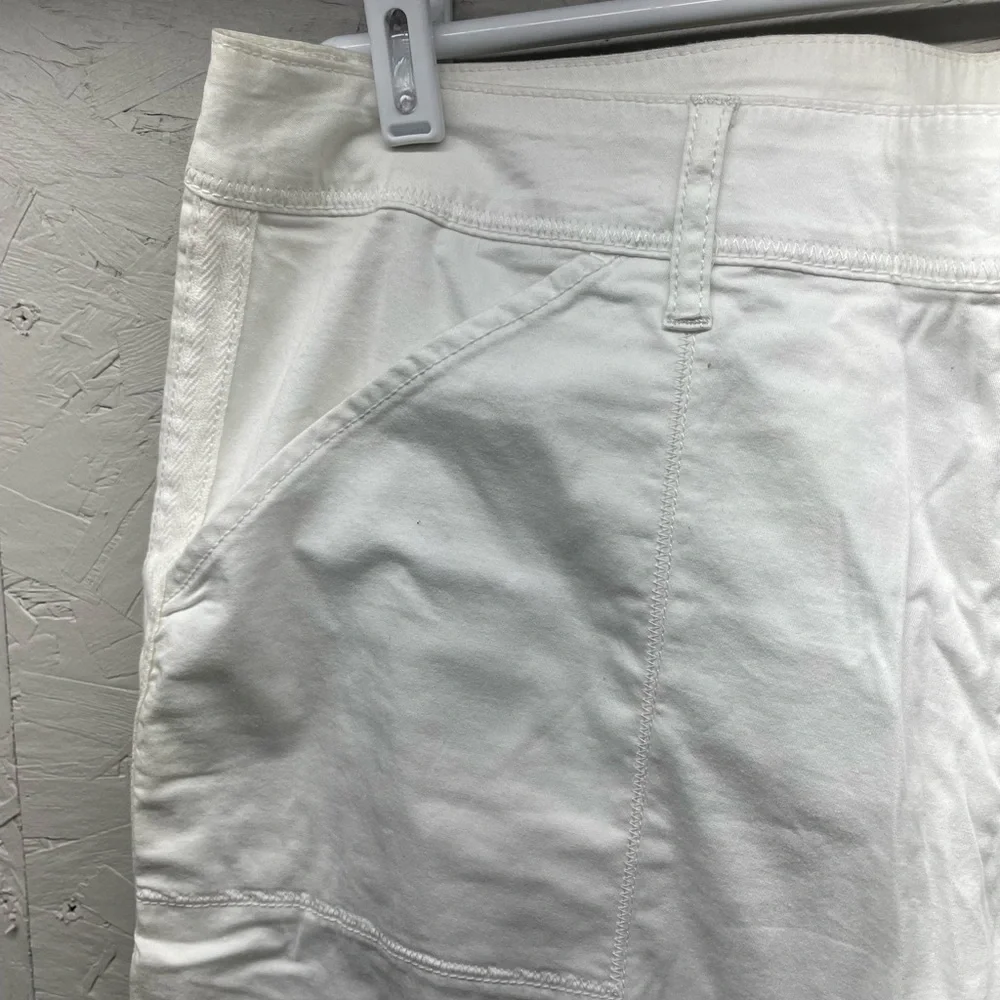 Time and Tru White Cargo Capri Pants - Picture 5 of 14